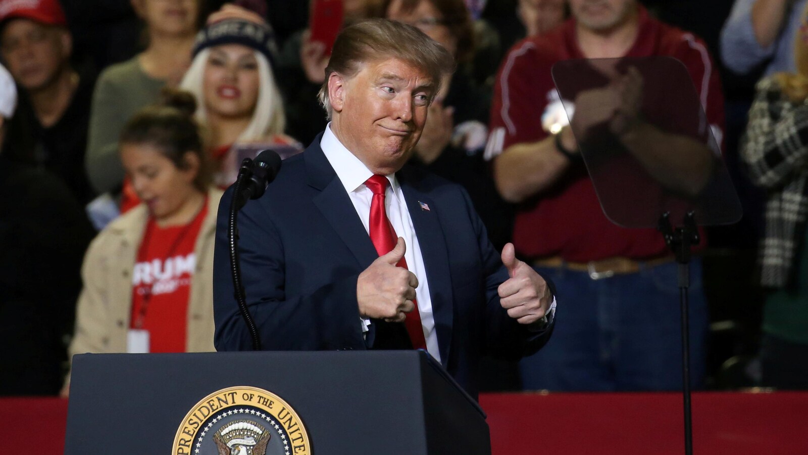 Le président Trump à El Paso au Texas où un cameraman de la BBC a été agressé par un partisan républicain.