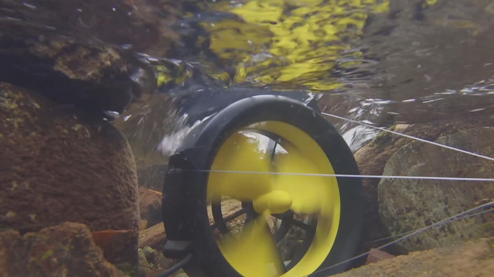 Le Waterlily est une turbine portative qui pèse moins de trois livres.