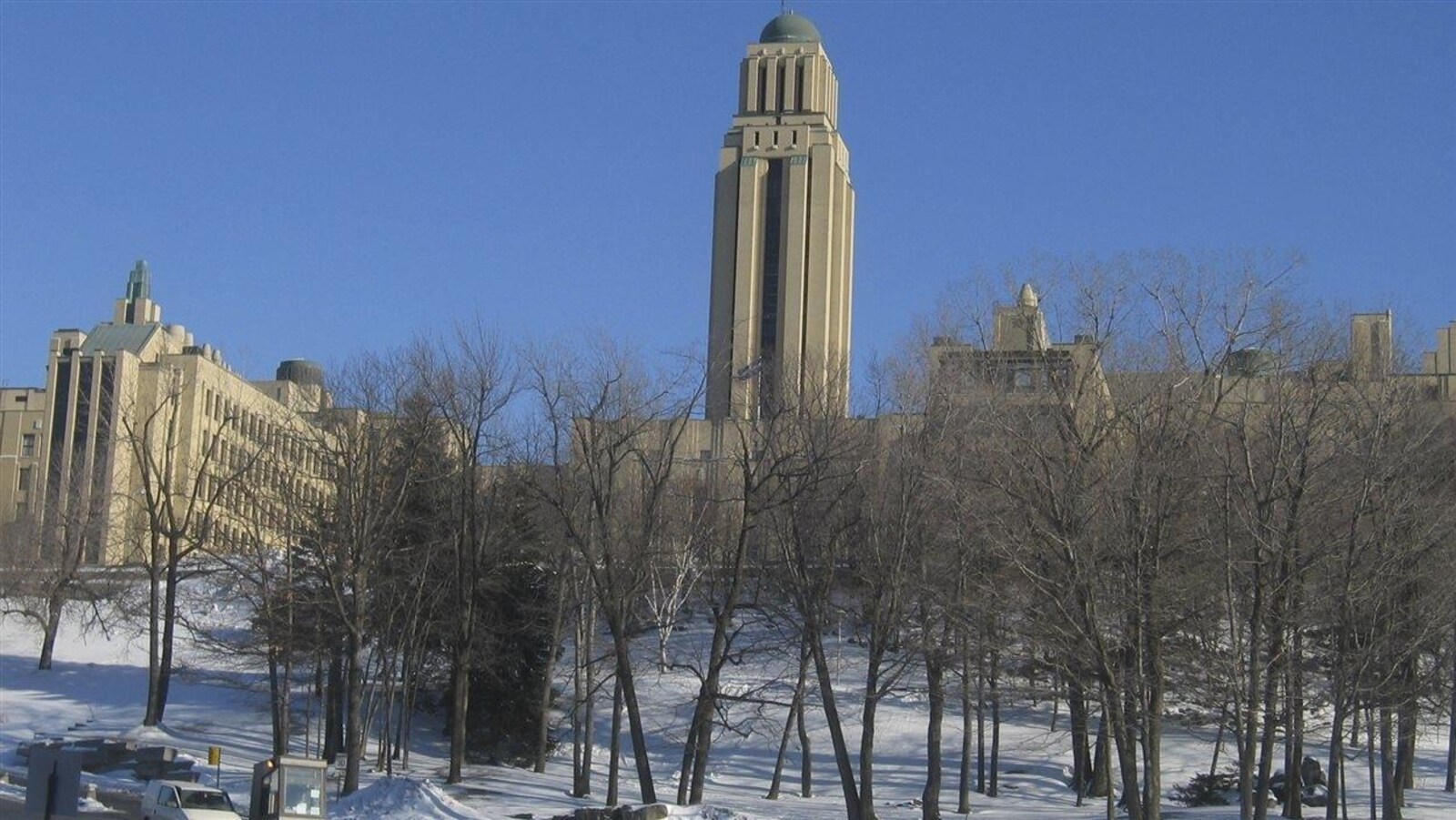 L'édifice principal de l'Université de Montréal.