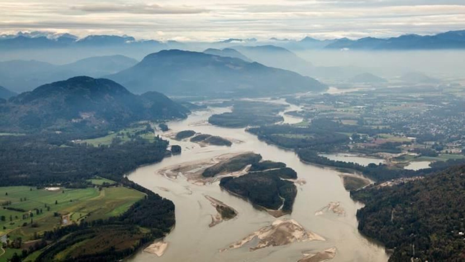 Plan large en hauteur de la vallée du Fraser