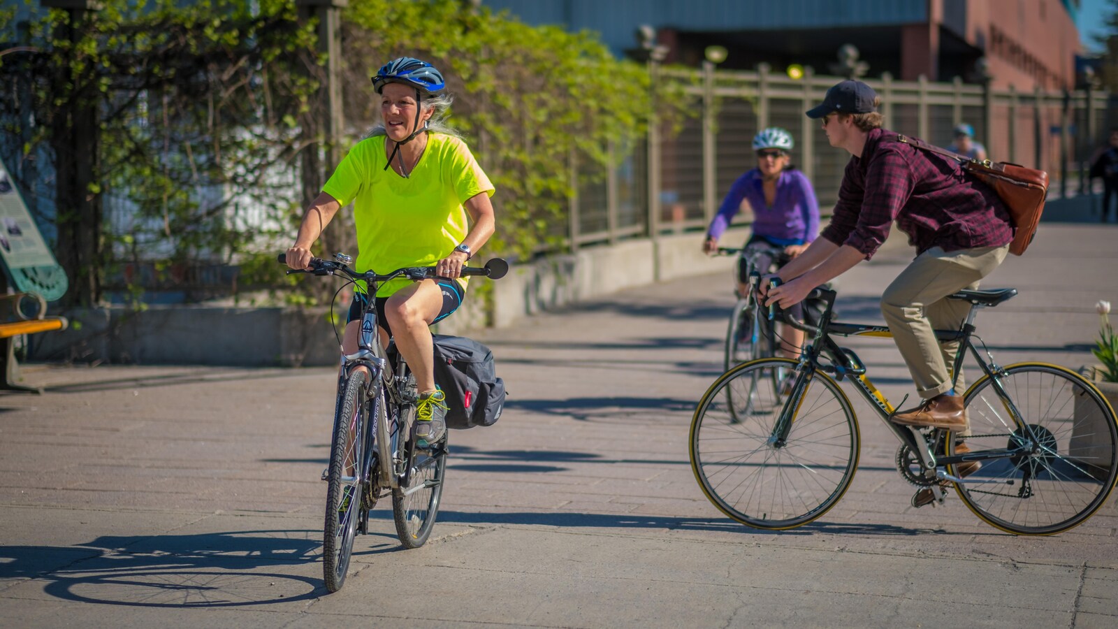 Des cyclistes à Gatineau.