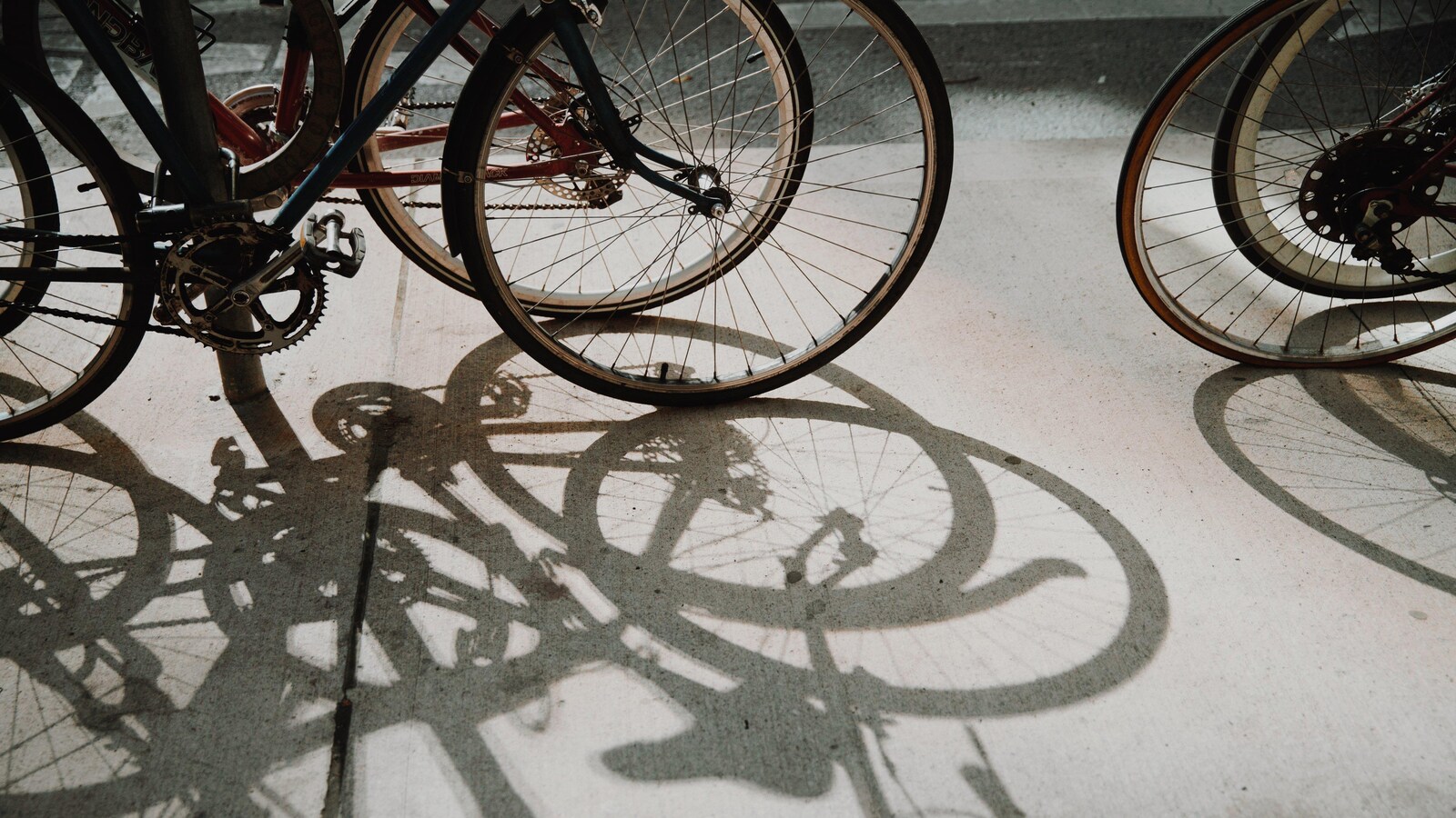 Un vélo attaché