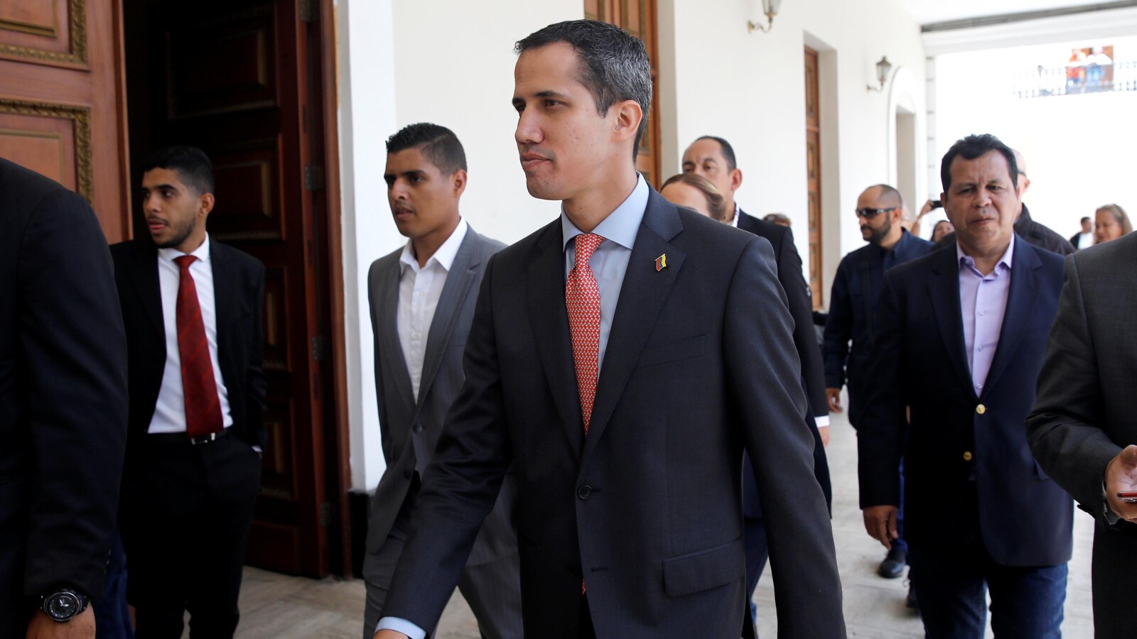Juan Guaido a demandé l'Etat d'urgence — Venezuela Juan Guaido a demandé l'Etat d'urgence — Venezuela