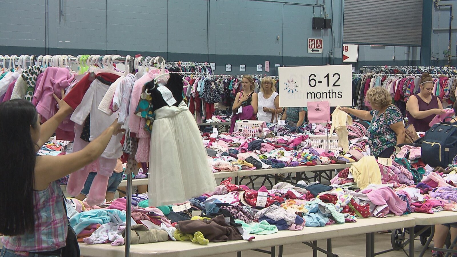 La friperie de Moncton Multiples attire des milliers de parents deux fois par année depuis 10 ans.