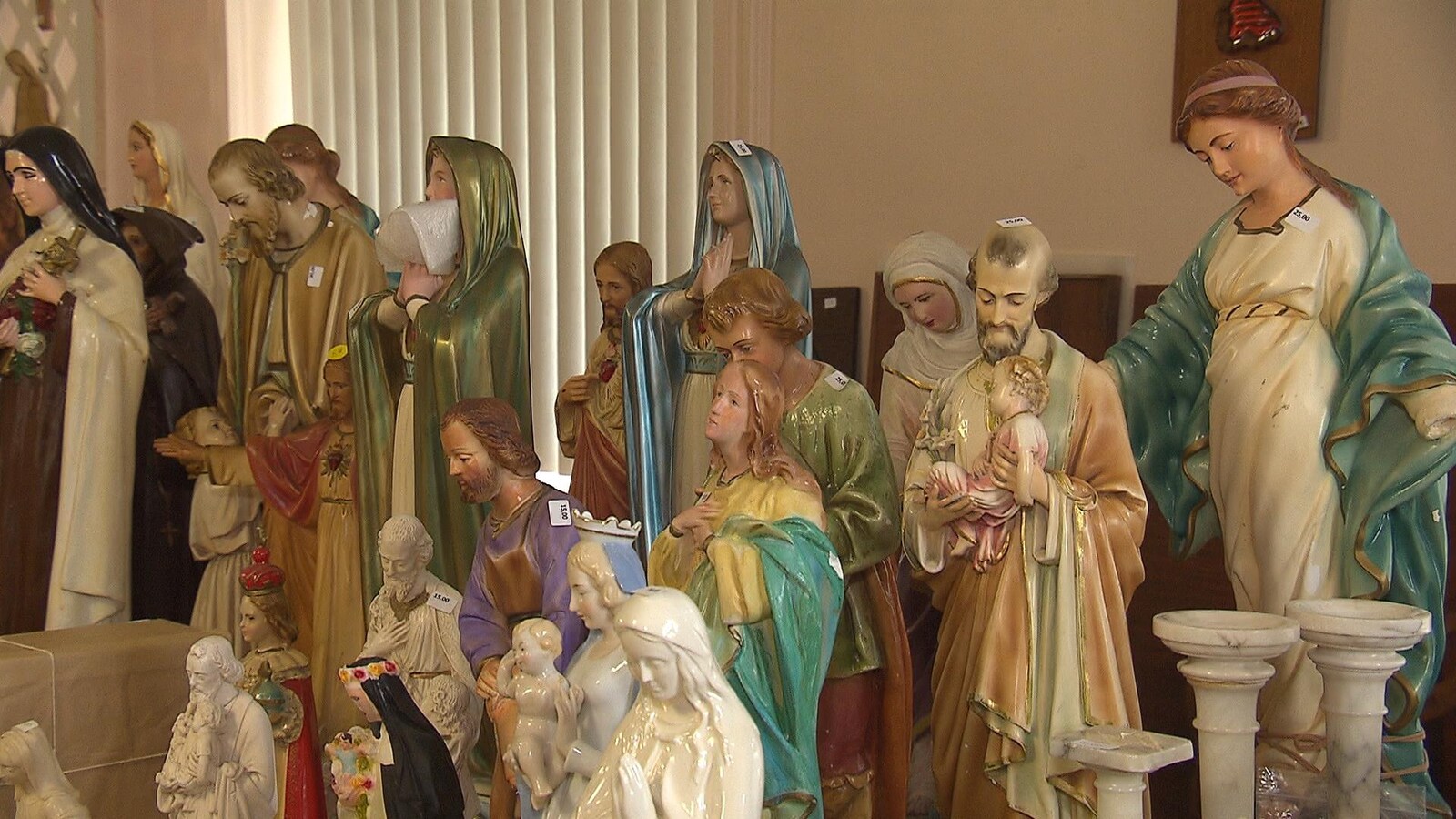 Vide-grenier des Soeurs de Sainte-Anne, les objets religieux ont facilement trouvé preneur.