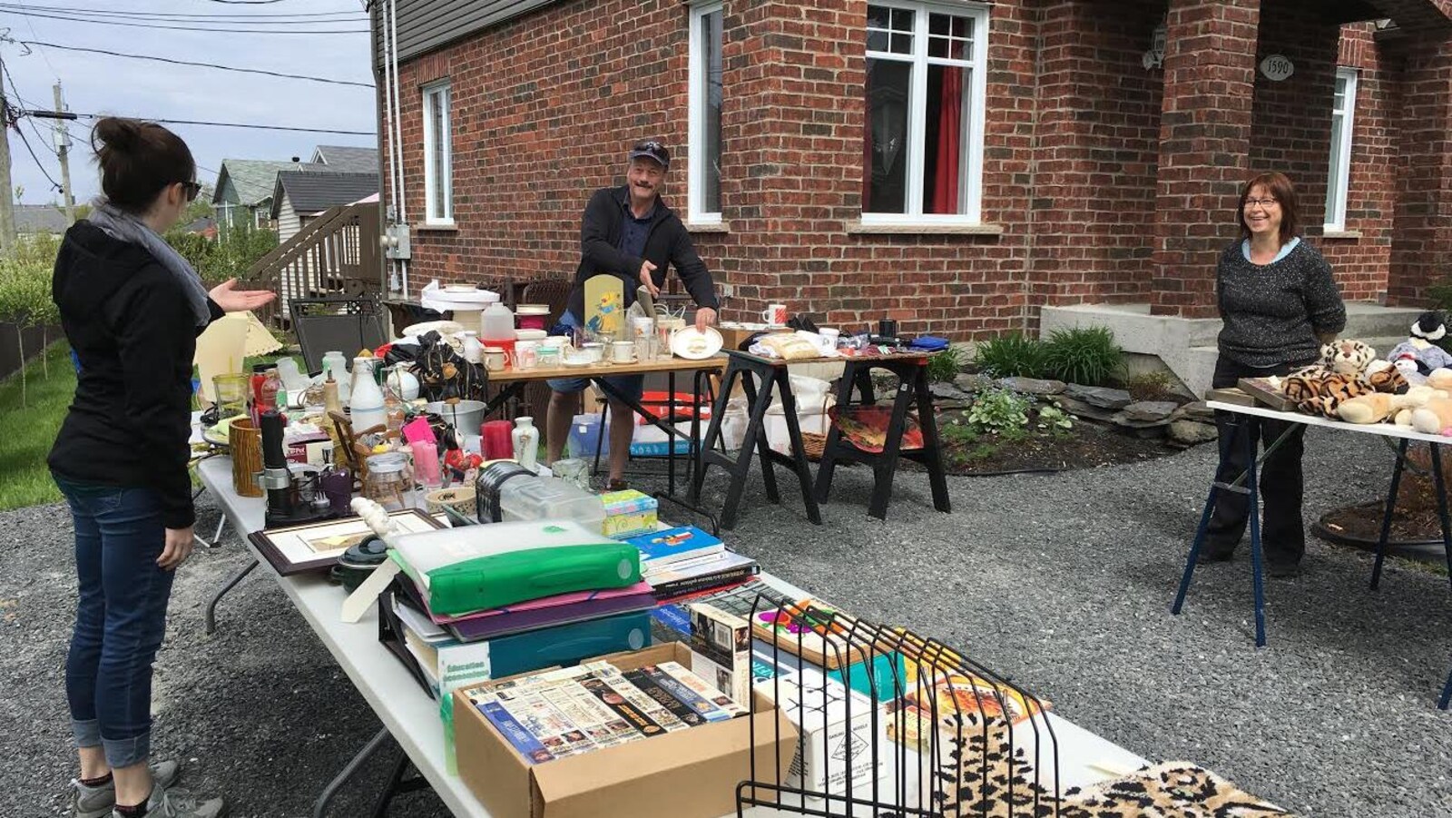 À Sherbrooke, les citoyens peuvent tenir une vente débarras gratuitement durant le week-end sélectionné pour leur arrondissement.