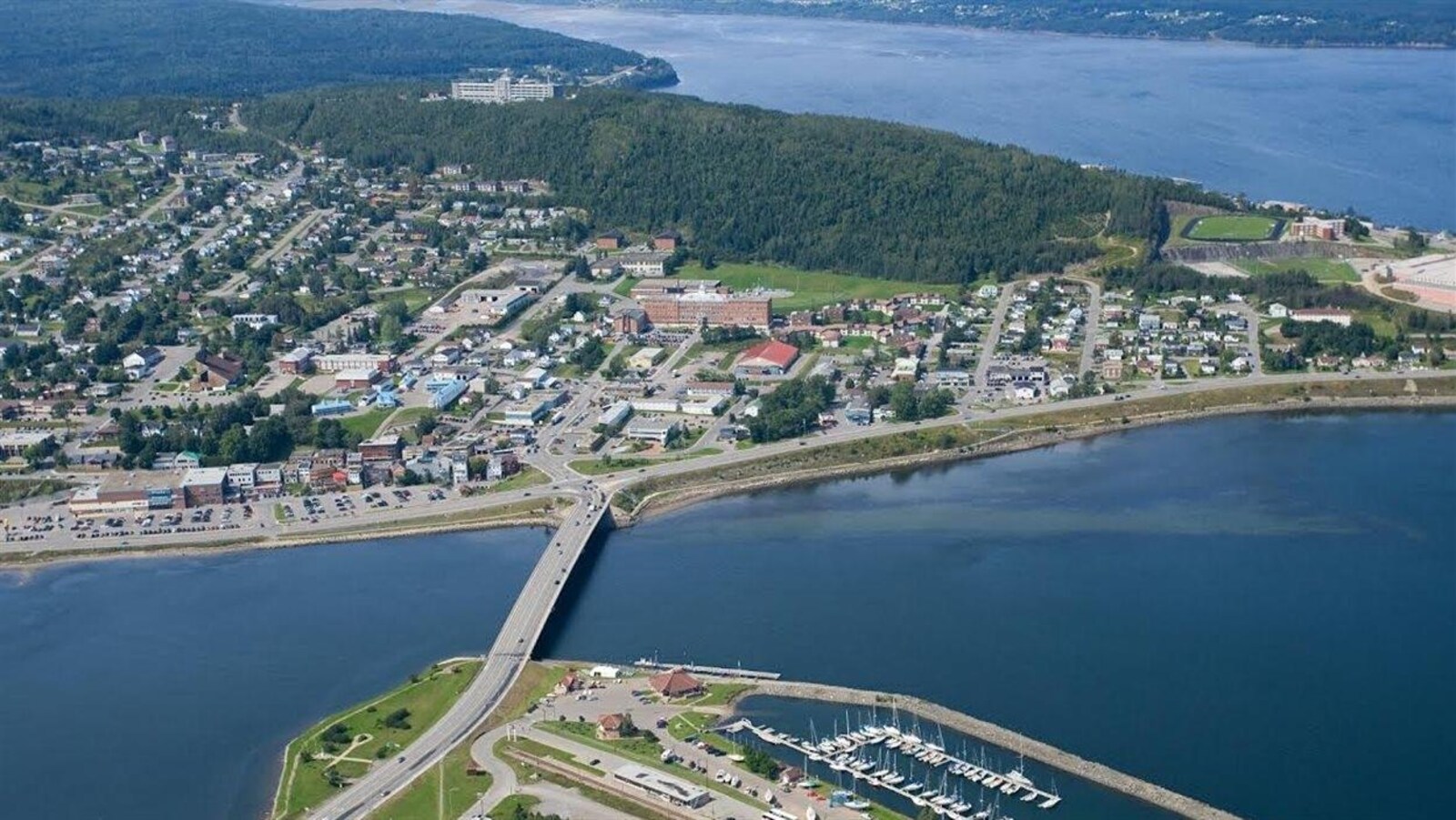 Vue aérienne de la ville de Gaspé