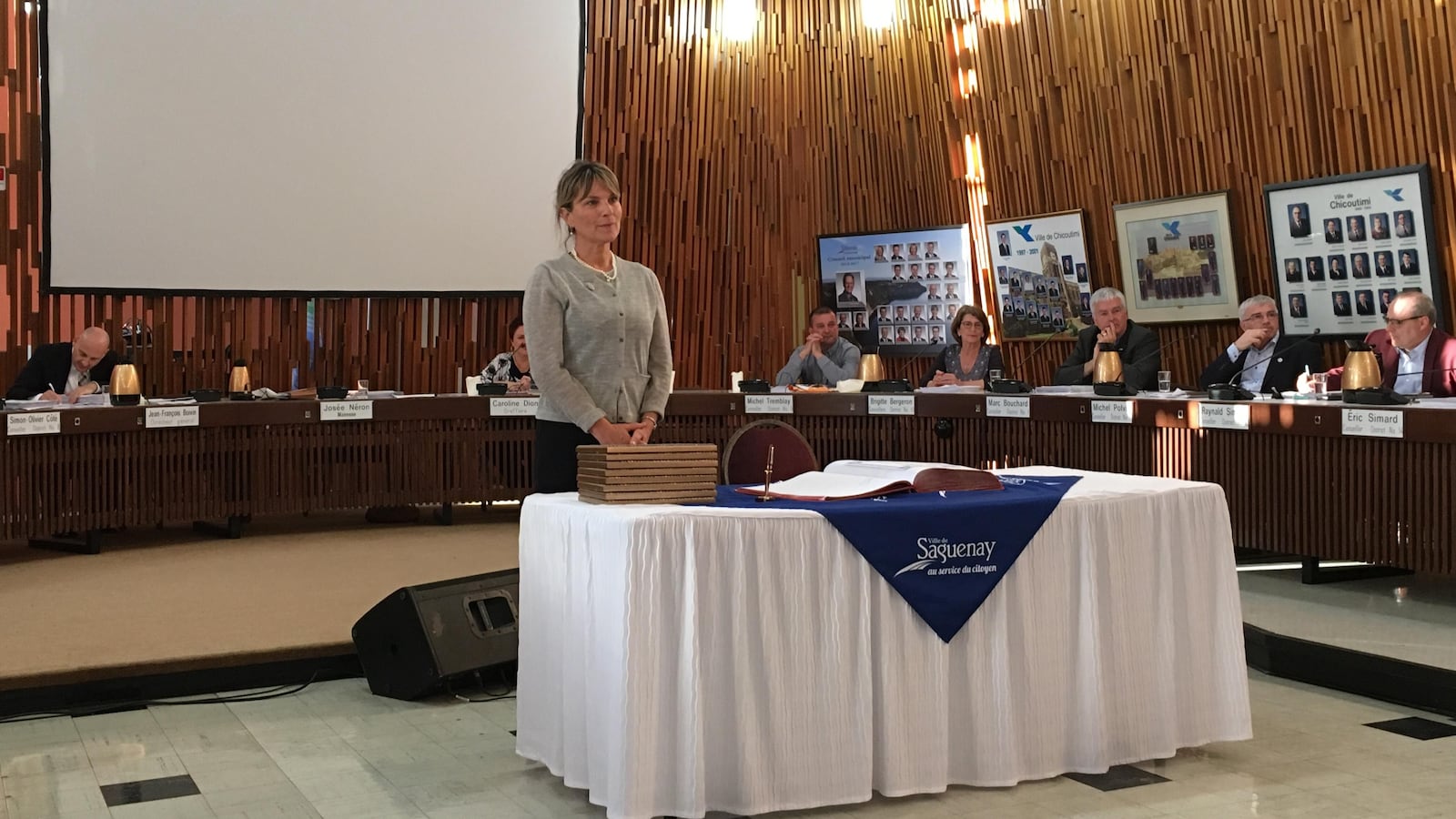 La mairesse Josée Néron lors du conseil municipal