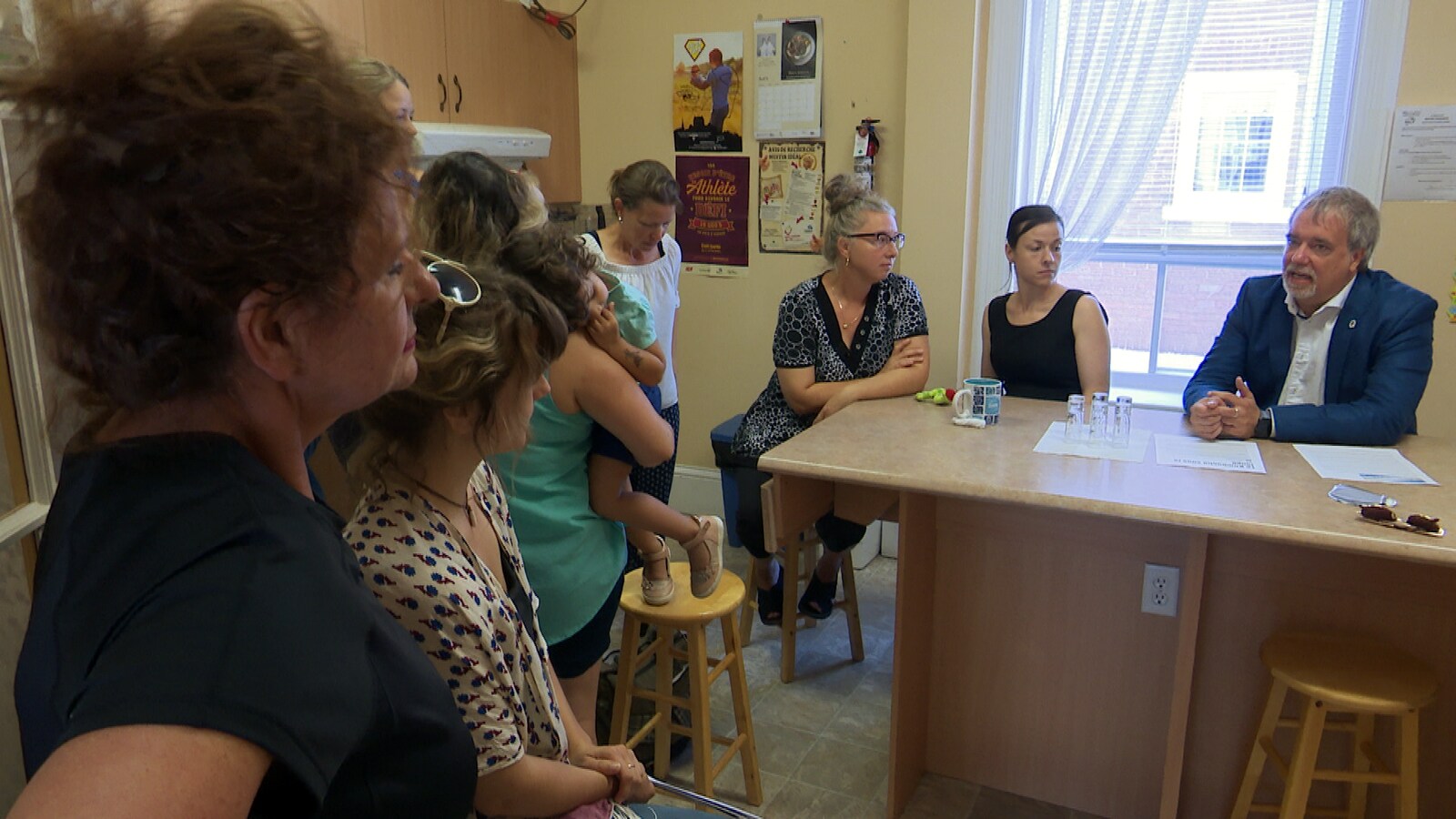 Le candidat péquiste Vincent Couture a écouté les demandes de certains membres de la Maison de la famille du Grand-Portage.