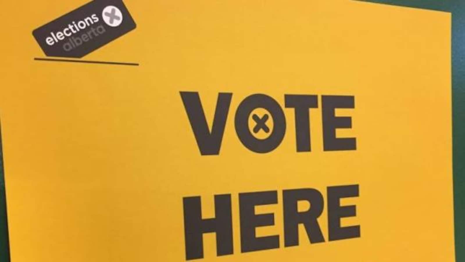 Pancarte qui dit « Vote here »