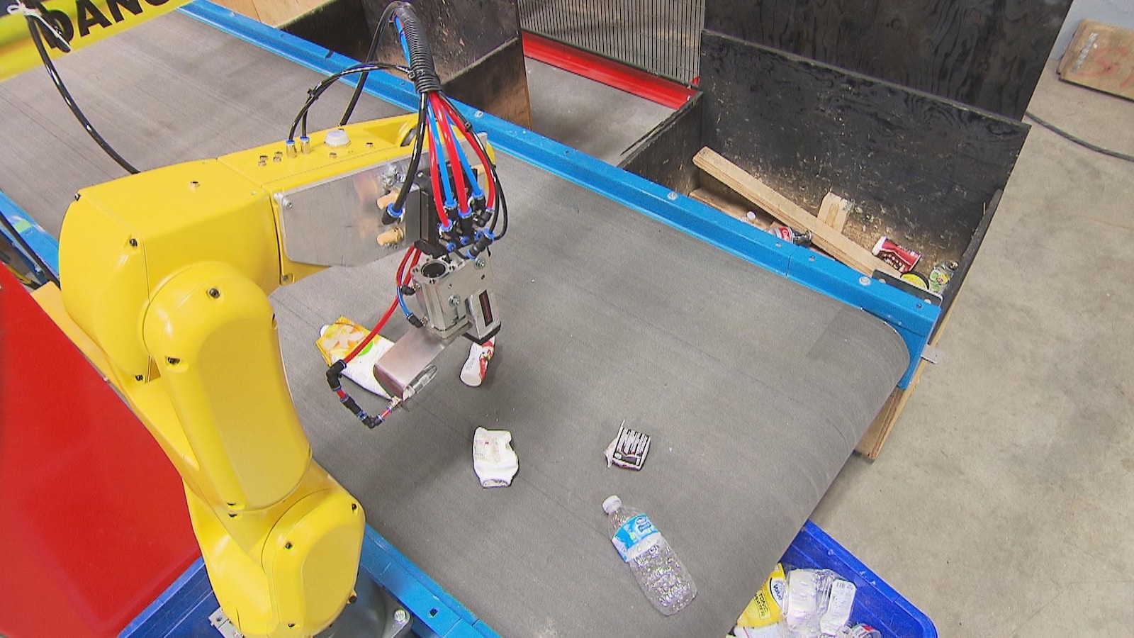 Dans son usine de Trois-Rivières, Waste Robotics conçoit des robots qui ont l'ambition de révolutionner les centres de tri.