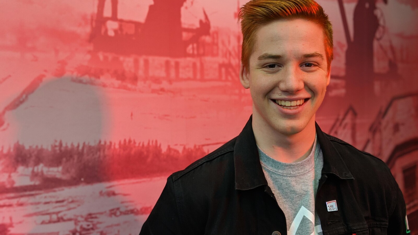 William Burton dans les studios de Radio-Canada Regina