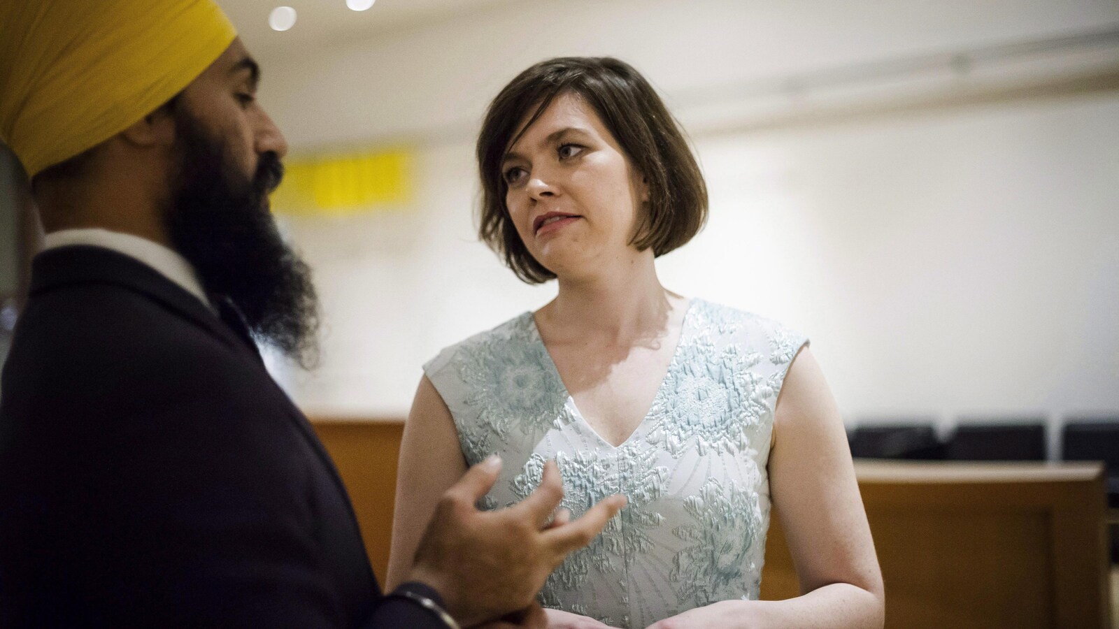Willy Blomme discutant avec le chef du NPD, Jagmeet Singh.