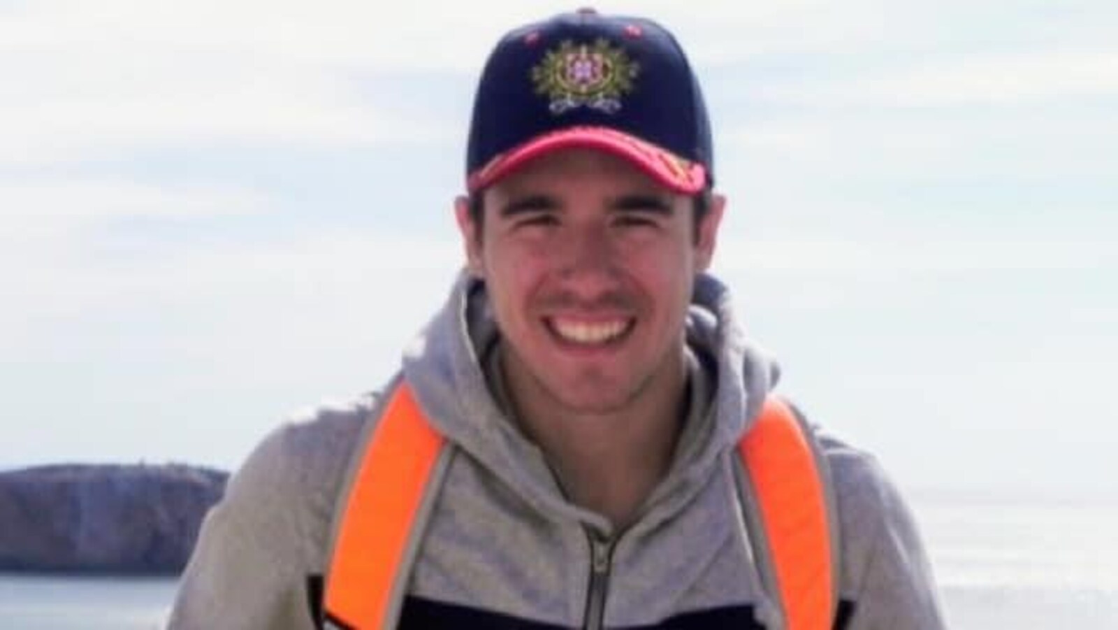 Une soirée bénéfice est organisée au restaurant L'Gros luxe de Sherbrooke, lundi soir, pour venir en aide à Yvanns Spires. On voit ici une photo du jeune homme, très souriant.