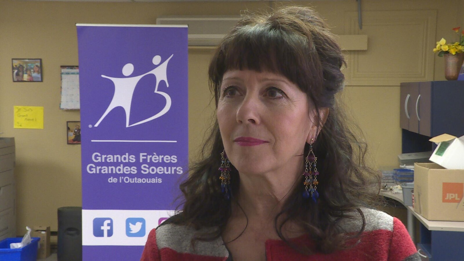 Yvonne Dubé en entrevue dans les locaux de son organisme