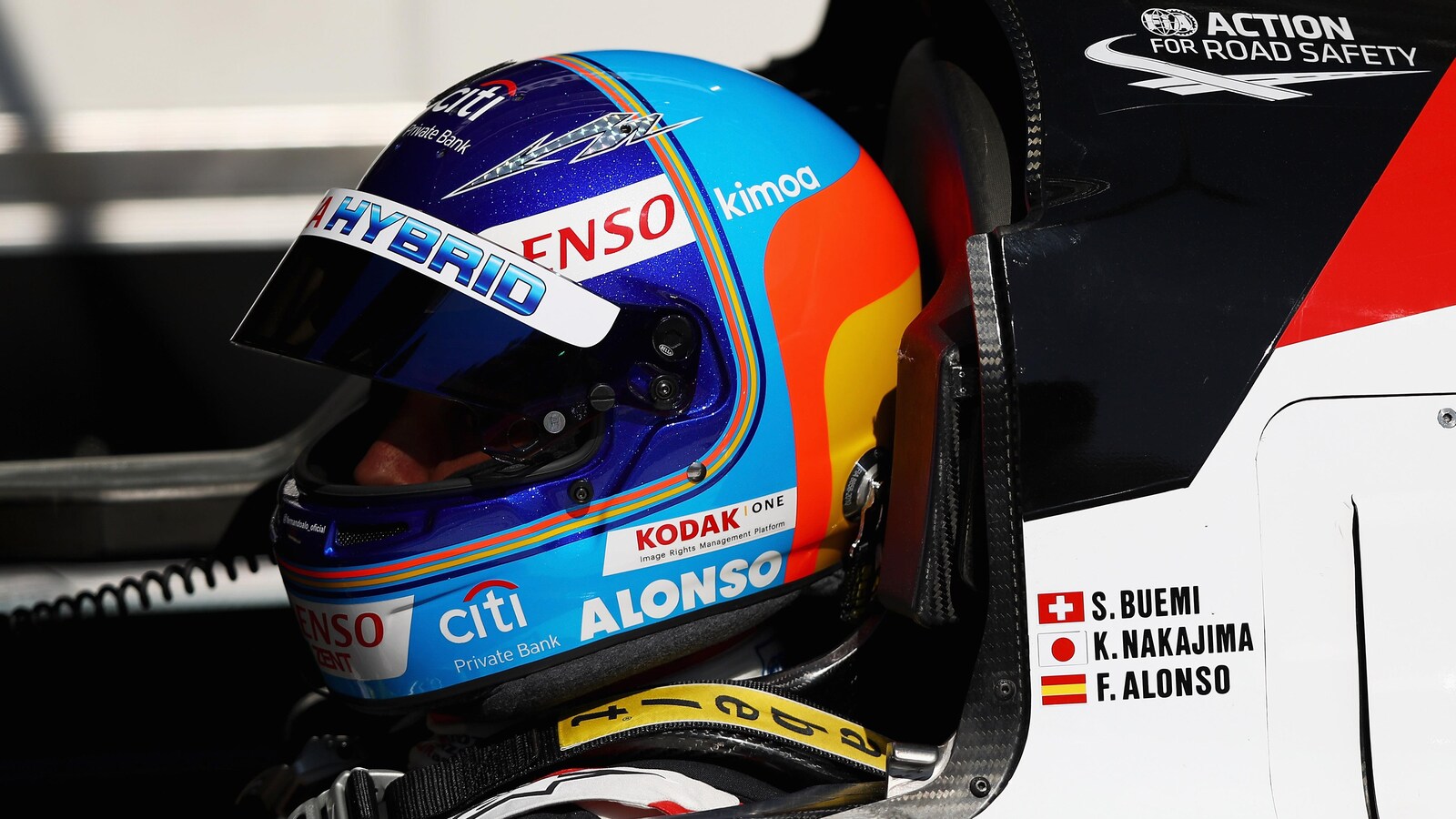Fernando Alonso dans le cockpit de la Toyota
