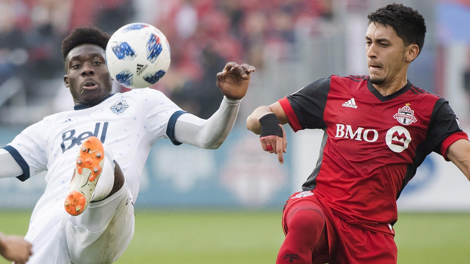 Alphonso Davies (à gauche) et Marco Delgado