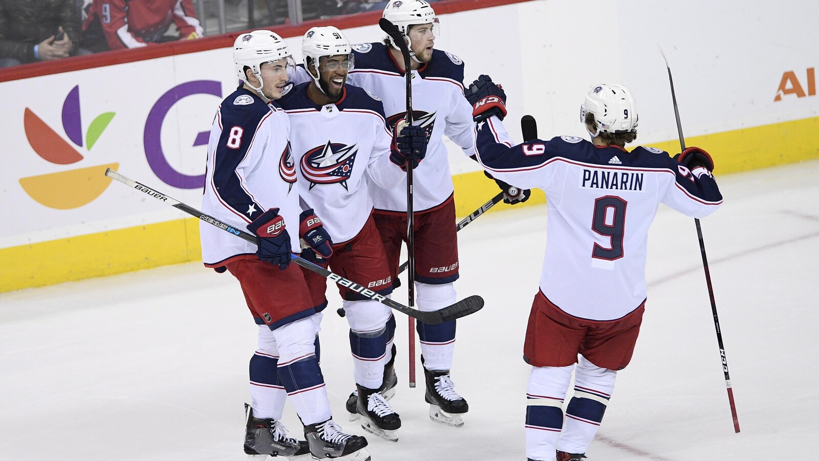 Anthony Duclair (91) celèbre son but en compagnie de Zach Werenski (8), Josh Anderson (77) et Artemi Panarin (9)