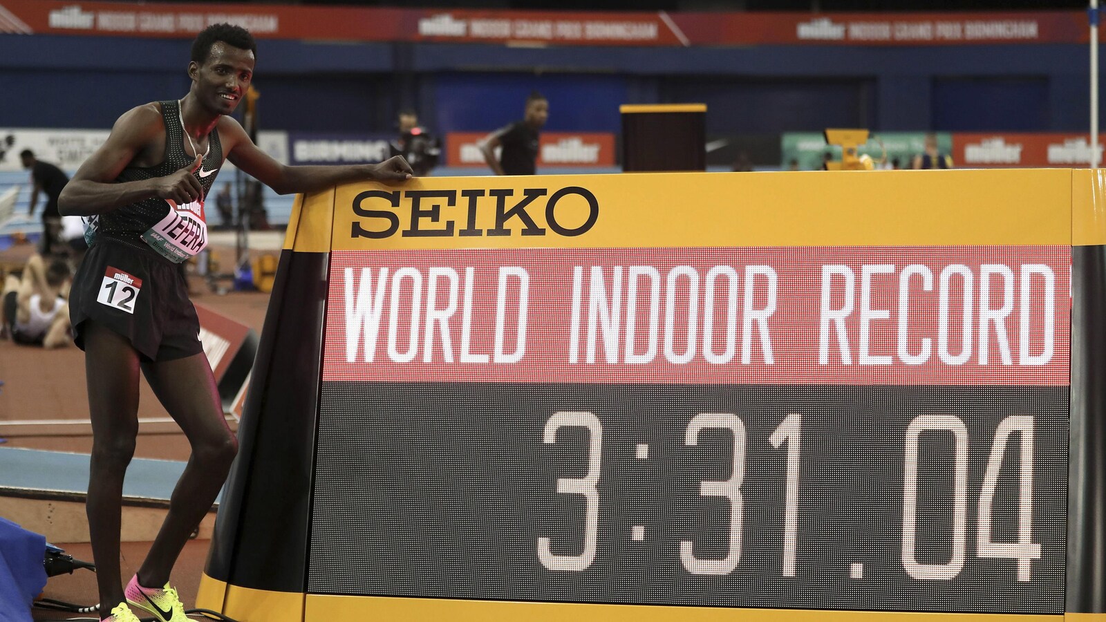 Samuel Tefera est le nouveau roi du 1500 m en salle.