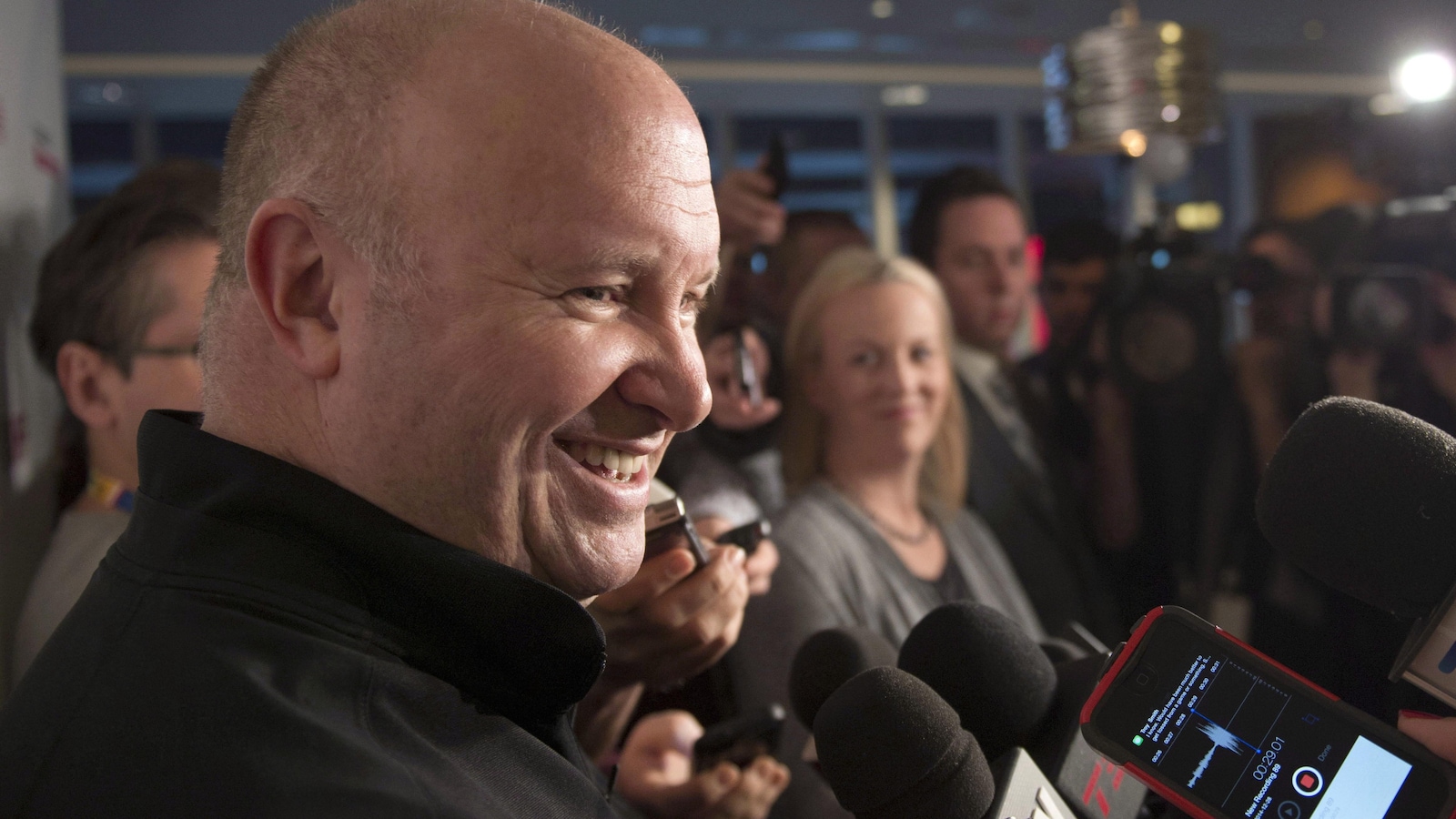 Benoît Groulx sourit en mêlée de presse