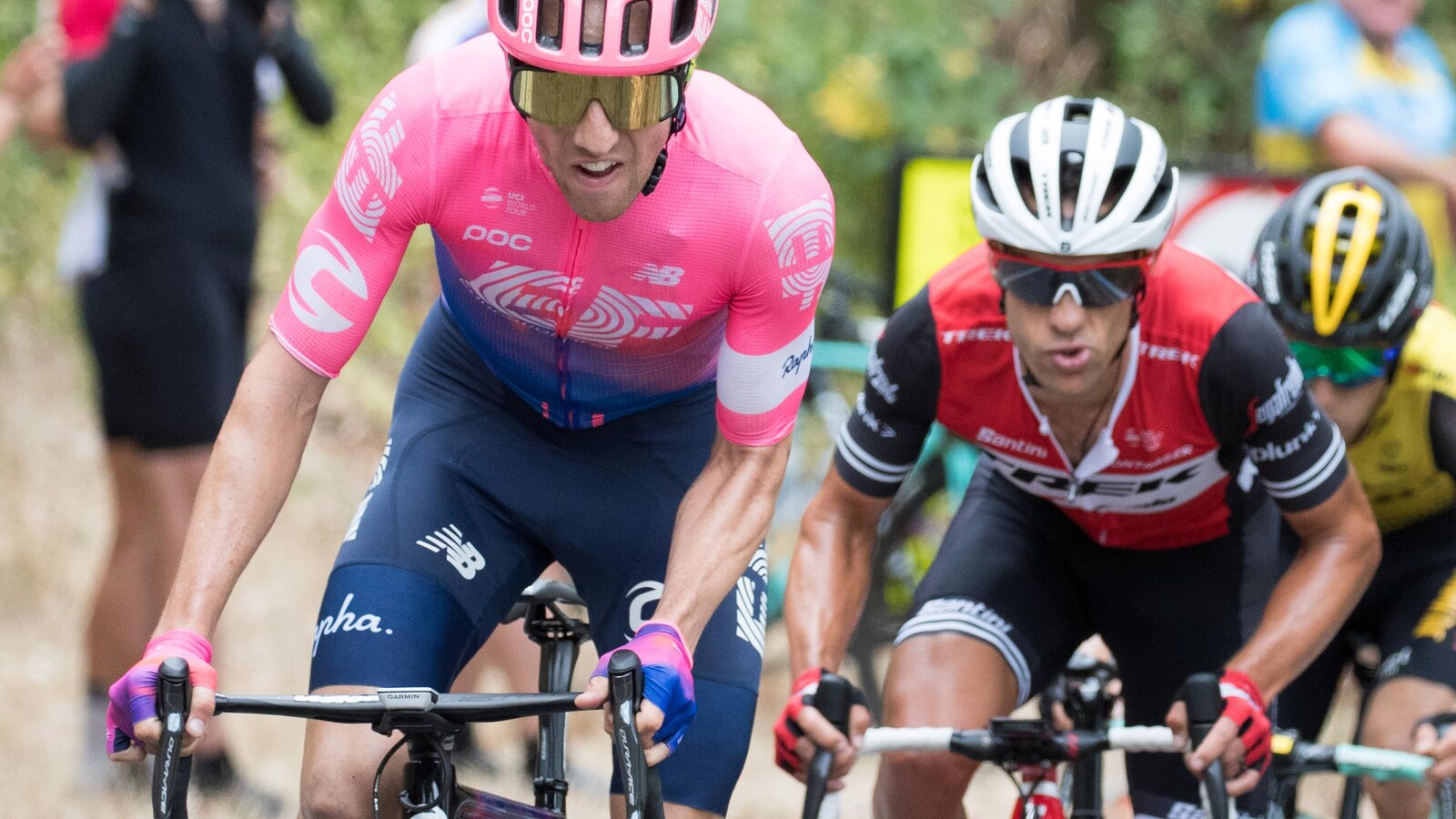 Michael Woods (en rose) et Richie Porte