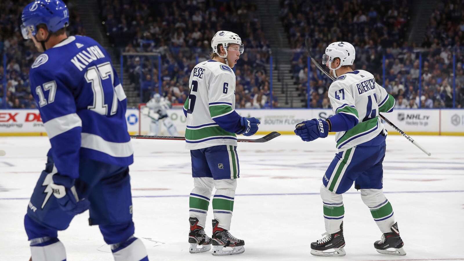 Brock Boeser (6) et Sven Baertschi (47) des Canucks