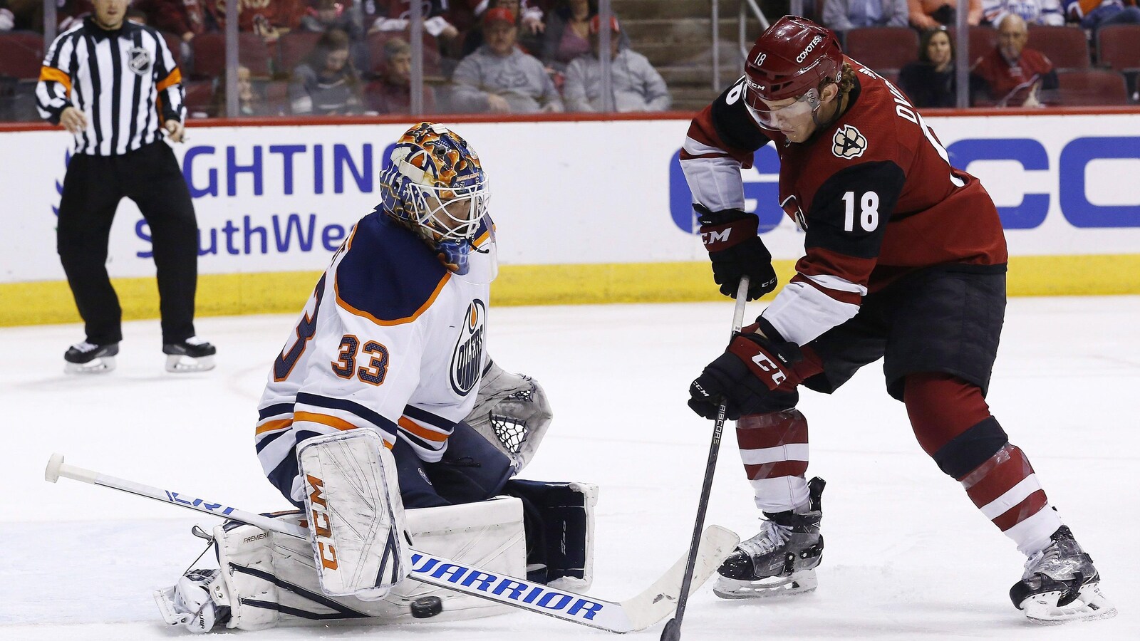 Cam Talbot (à gauche) et Christian Dvorak