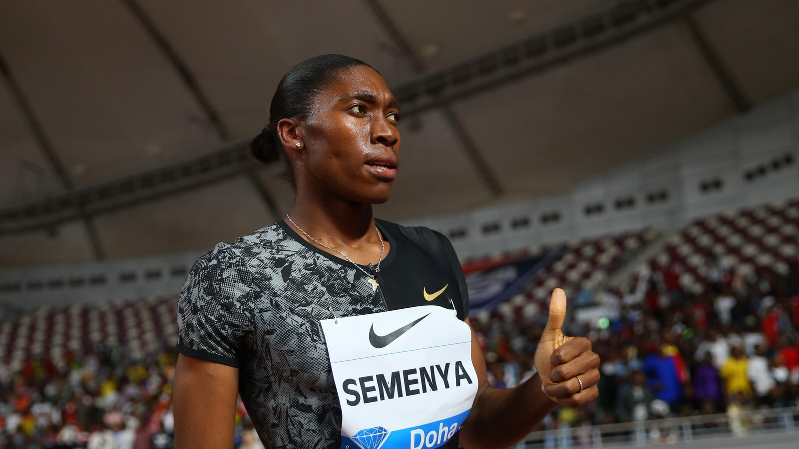 Caster Semenya lève le pouce en l'air