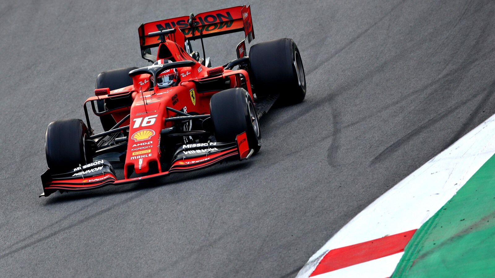 Charles Leclerc dans la Ferrari SF90