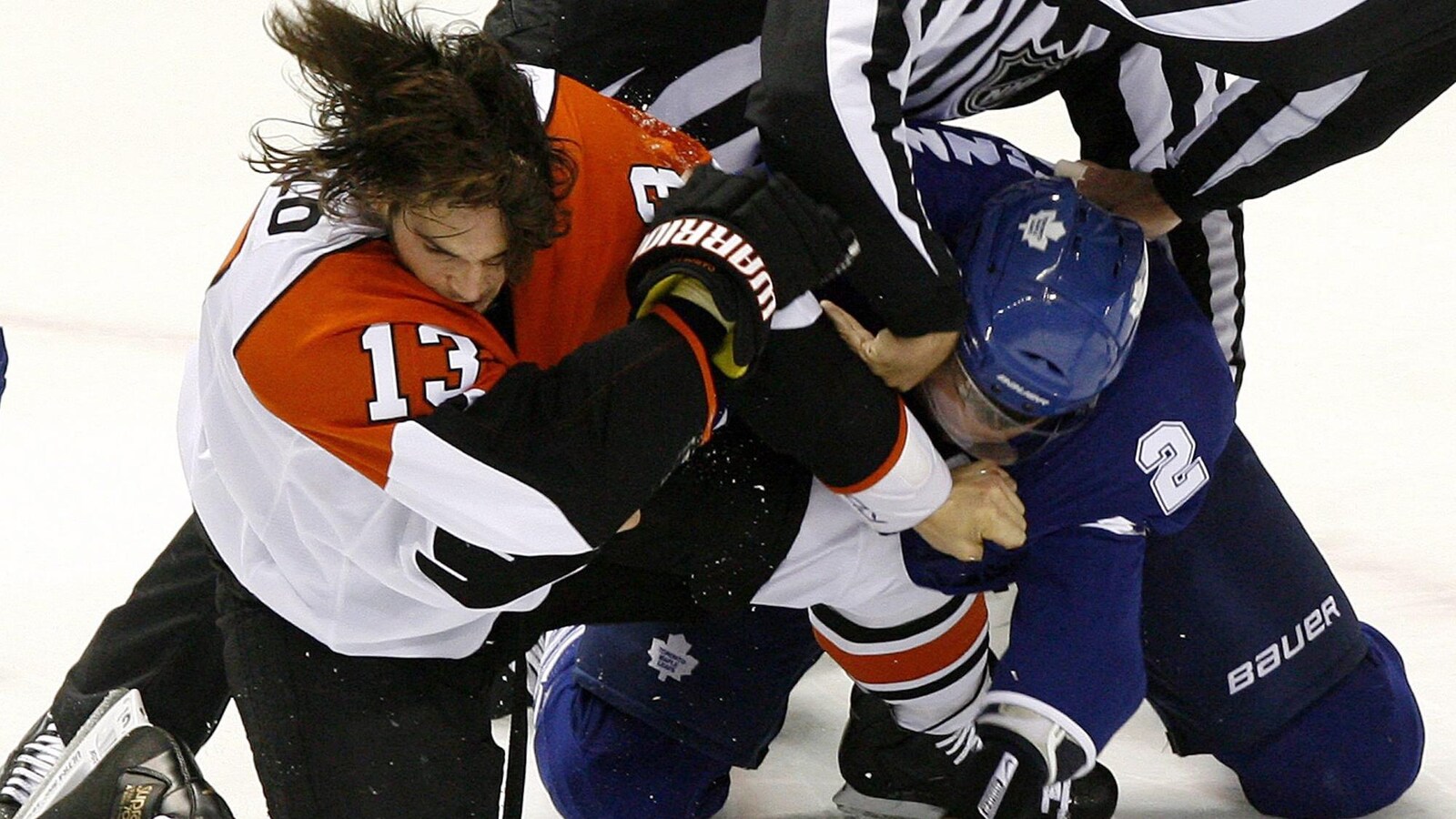 Dan Carcillo (13) est l'un des 146 joueurs liés à l'entente avec la LNH.