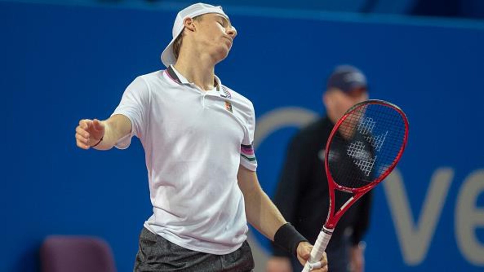 Denis Shapovalov affiche sa déception à la suite d'une faute directe