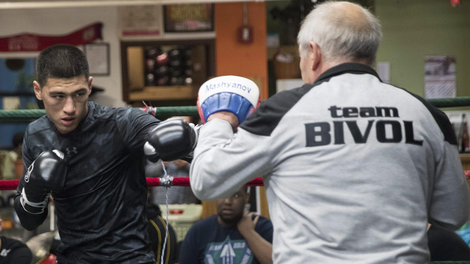 Dmitry Bivol à l'entraînement