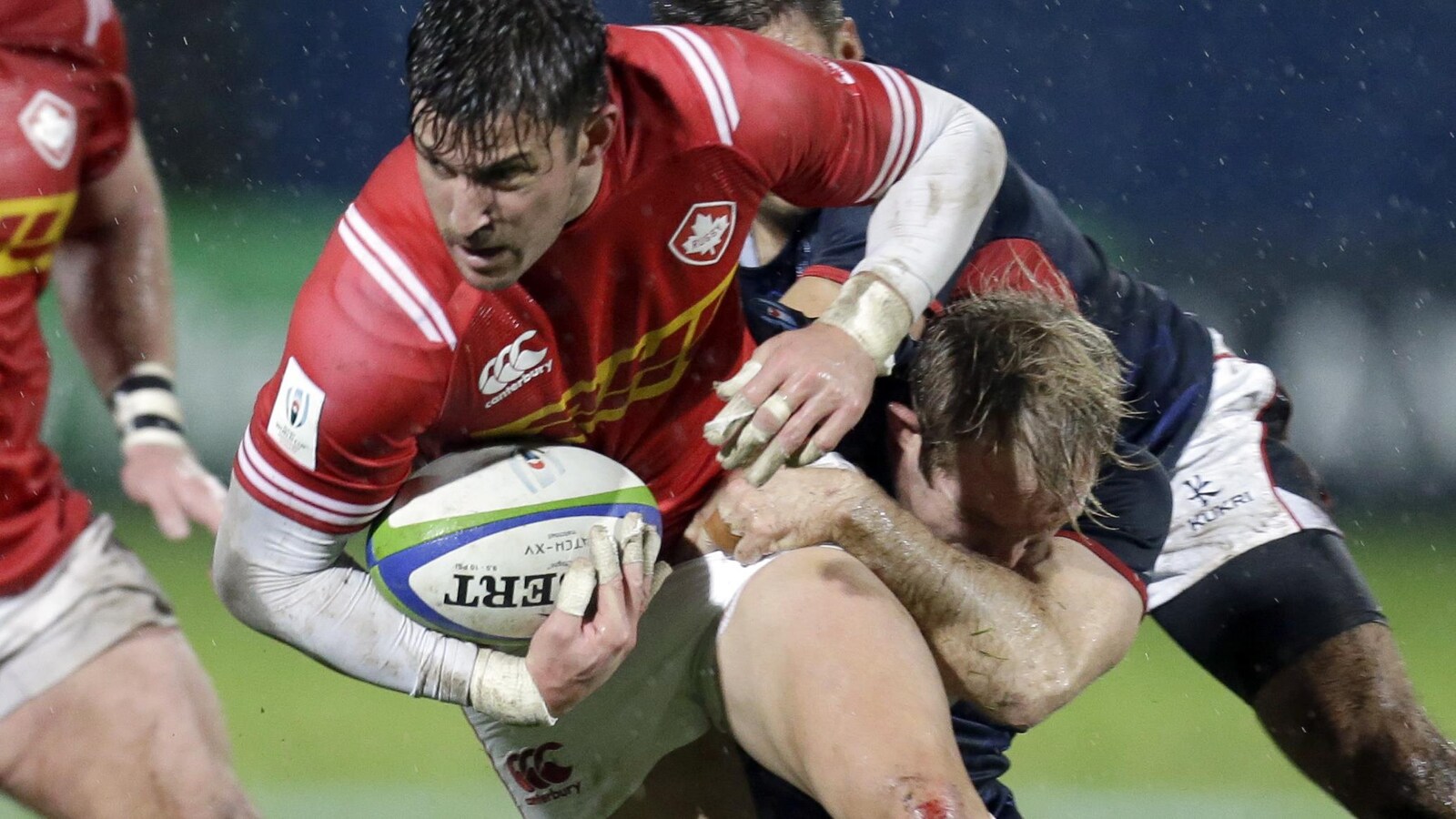 Le joueur étoile de l'équipe canadienne DTH Van Der Merwe en action contre Hong Kong à Marseille