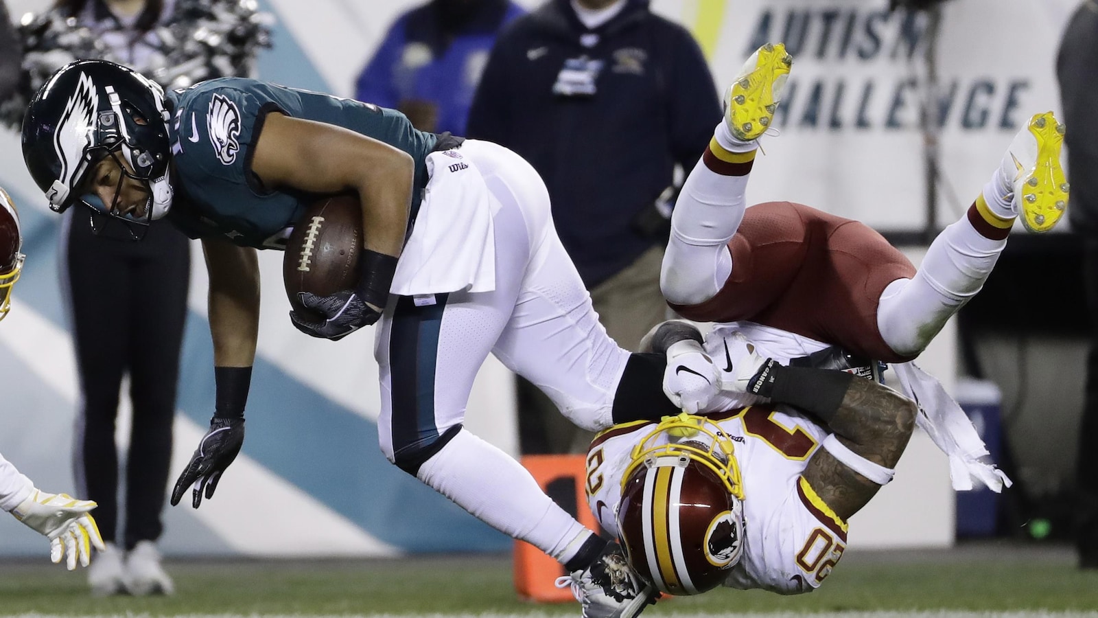 Tate est plaqué par Clinton-Dix.