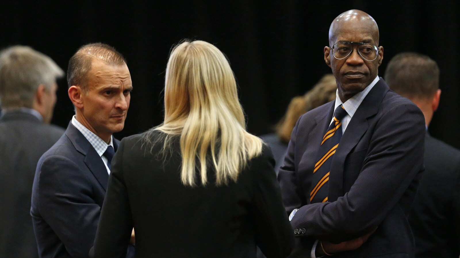 Edwin Moses (à droite) à la réunion de l'Agence mondiale antidopage tenue à Colorado Springs en novembre 2015
