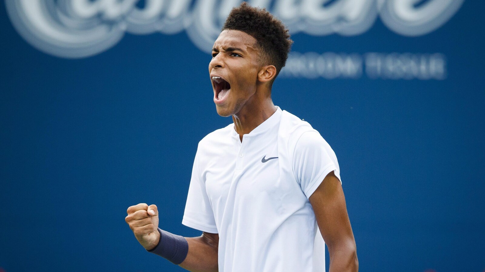 AugerAliassime signe une 9e victoire en neuf jours, cette fois en