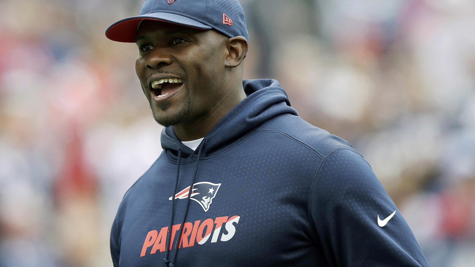 Les Dolphins de Miami ont confirmé l'embauche de Brian Flores au poste d'entraîneur-chef.