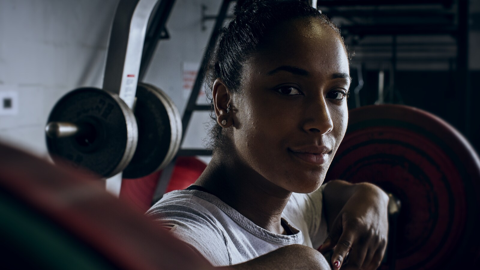 Kristen Ngarlem s'appuie sur une barre d'haltérophilie.
Radio-Canada.ca