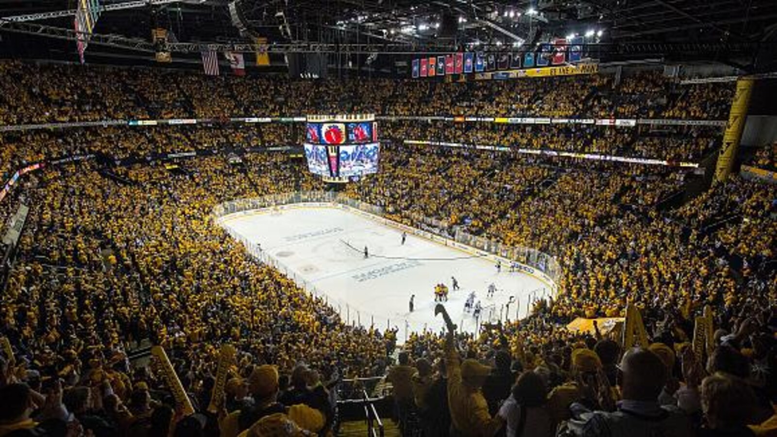 Le Bridgestone Arena de Nashville envahi d'une marée jaune durant les séries éliminatoires en 2015.