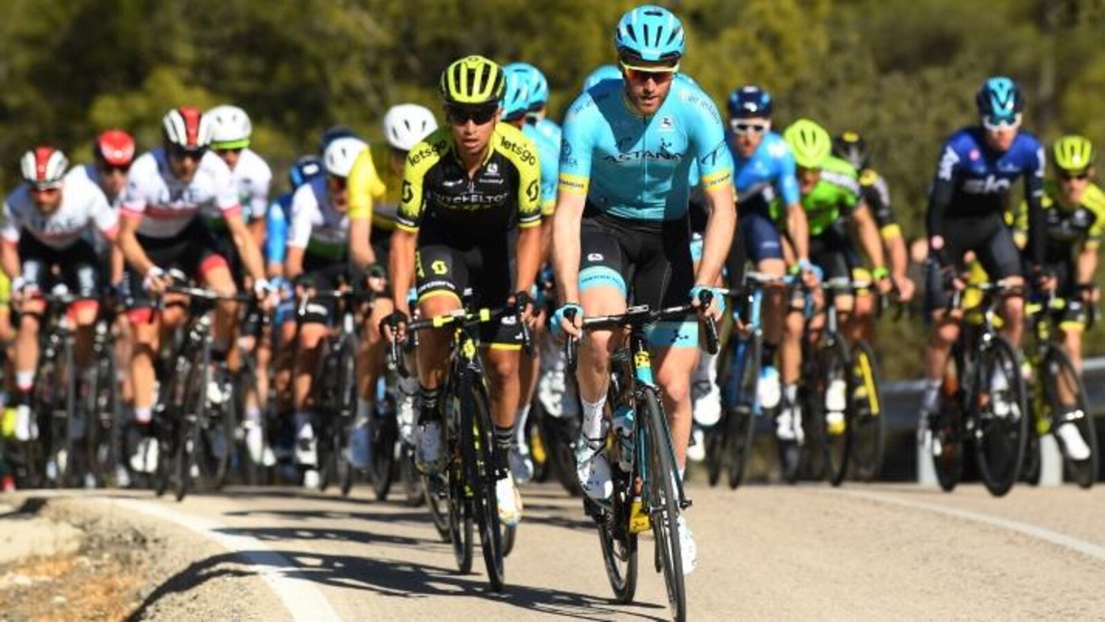 Hugo Houle en tête du peloton