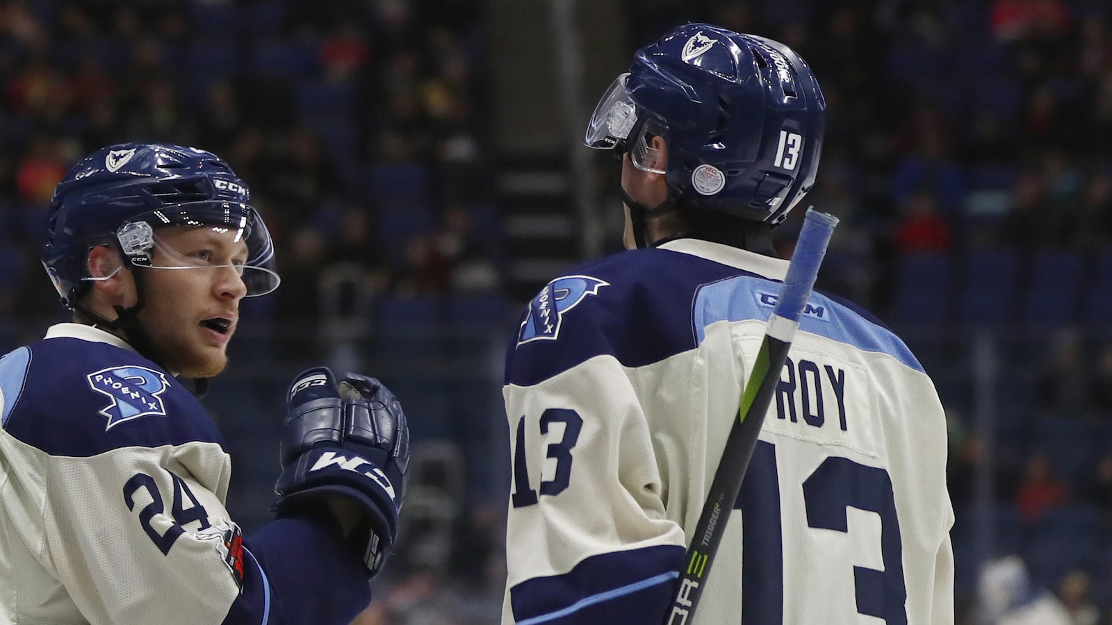 Hugo Roy (à droite), dans l'uniforme du Phoenix de Sherbrooke