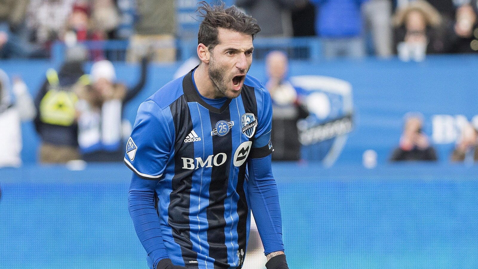 Ignacio Piatti célèbre un but.