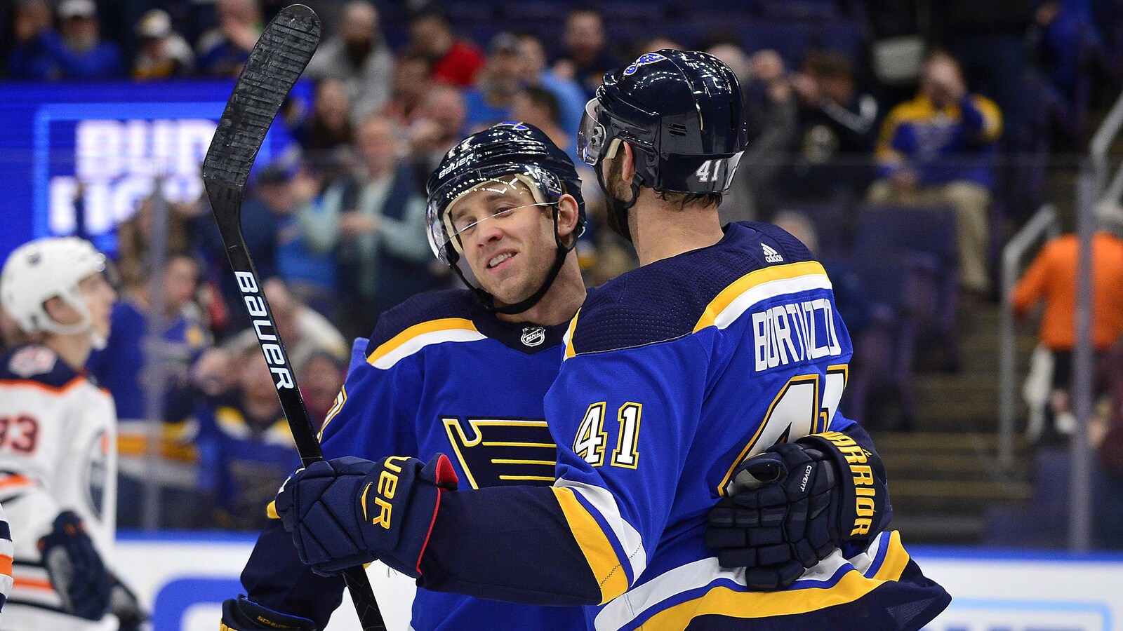 Jaden Schwartz (à gauche) et Robert Bortuzzo (à gauche).