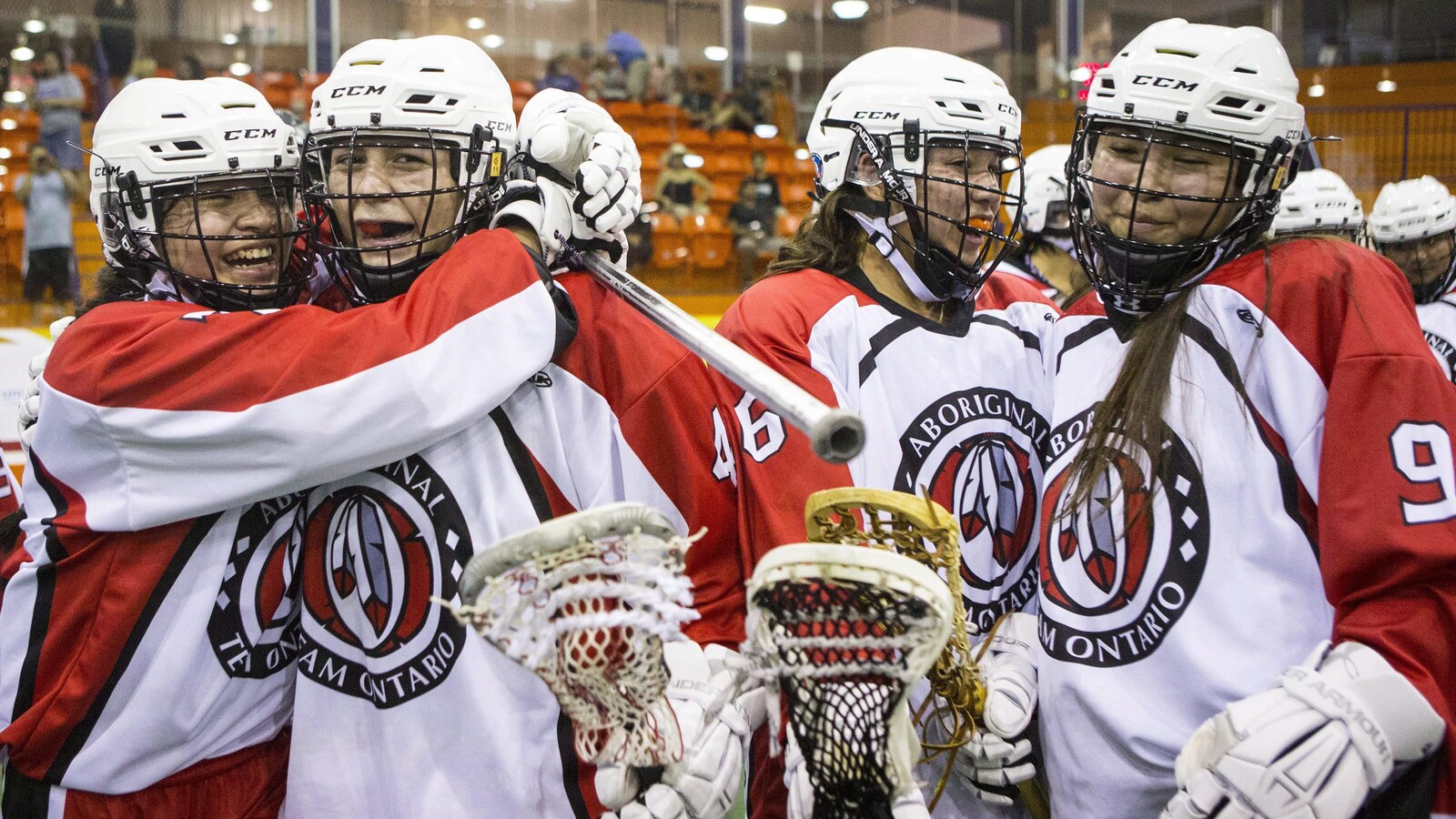 L'équipe féminine de crosse de l'Ontario pendant les Jeux autochtones