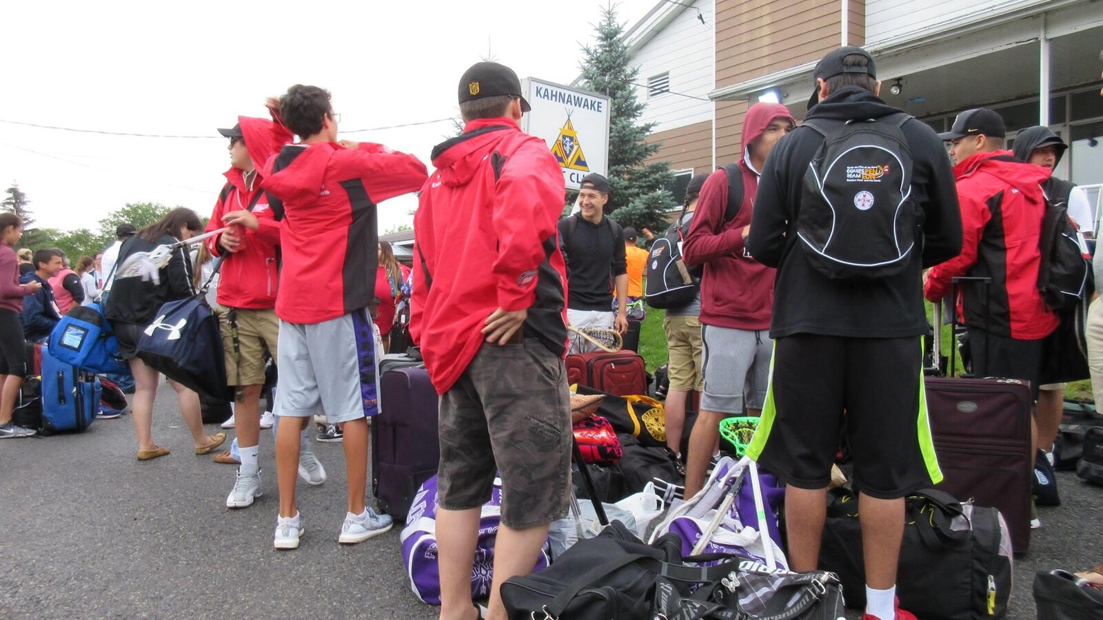 L’équipe Porte de l’Est et du Nord qui participera à la neuvième édition des Jeux autochtones de l’Amérique du Nord du 16 au 23 juillet est partie de Kahnawake vers Toronto.
