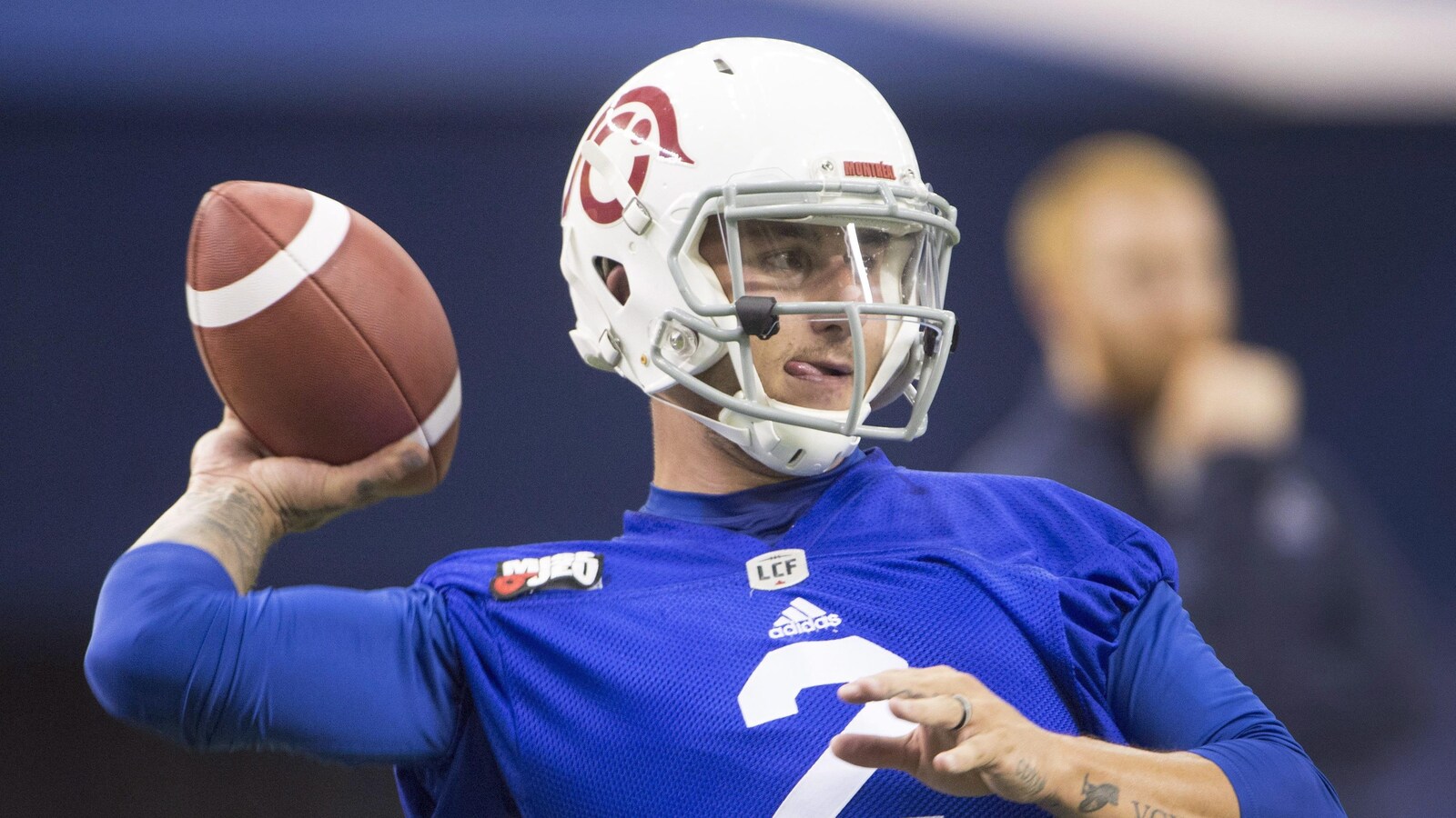 Johnny Manziel durant l'entraînement des Alouettes au Stade olympique de Montréal.