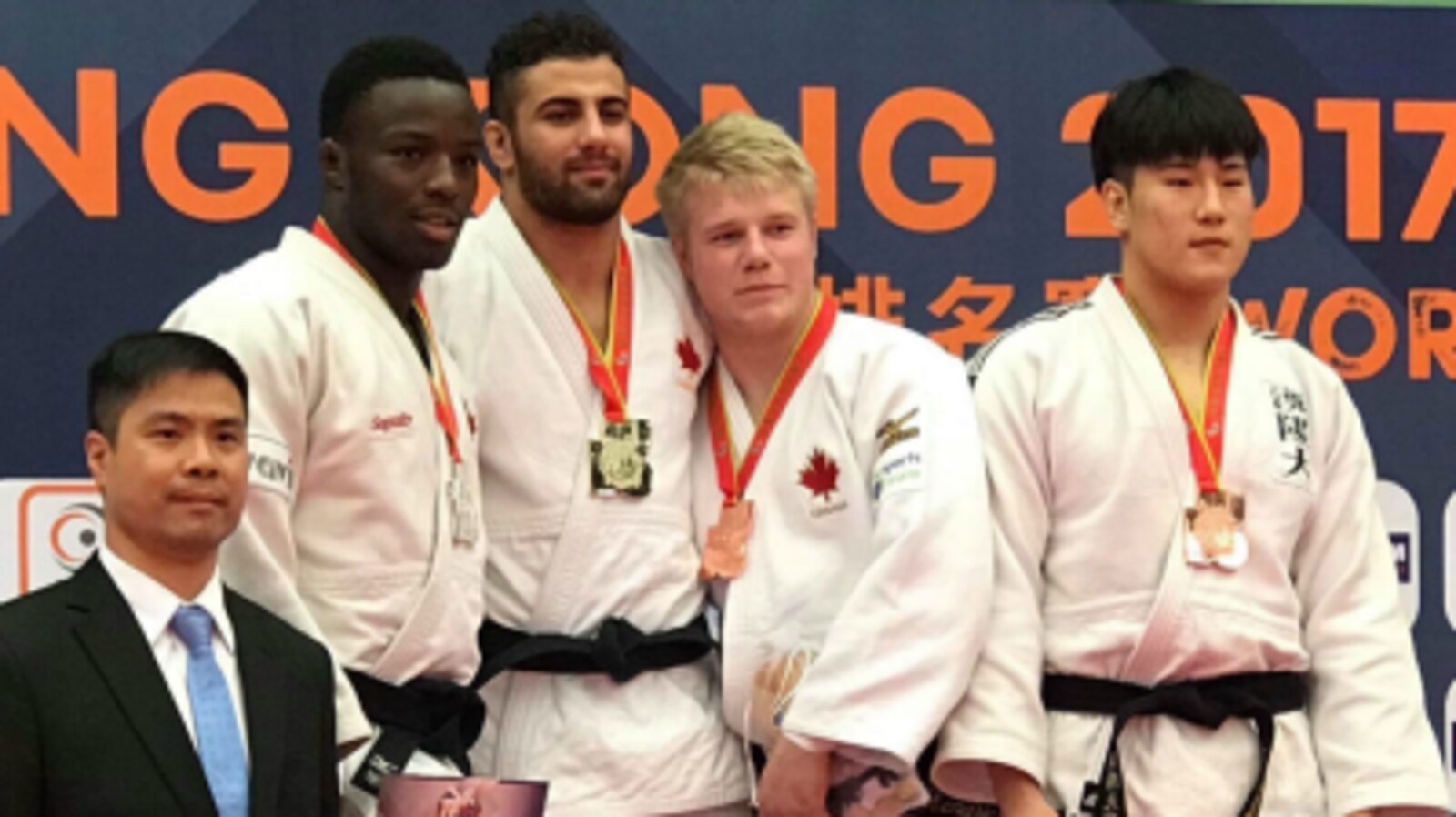 De gauche à droite sur le podium, les Canadiens Benjamin Kendrick, Mohab El-Nahas et Louis Krieber-Gagnon