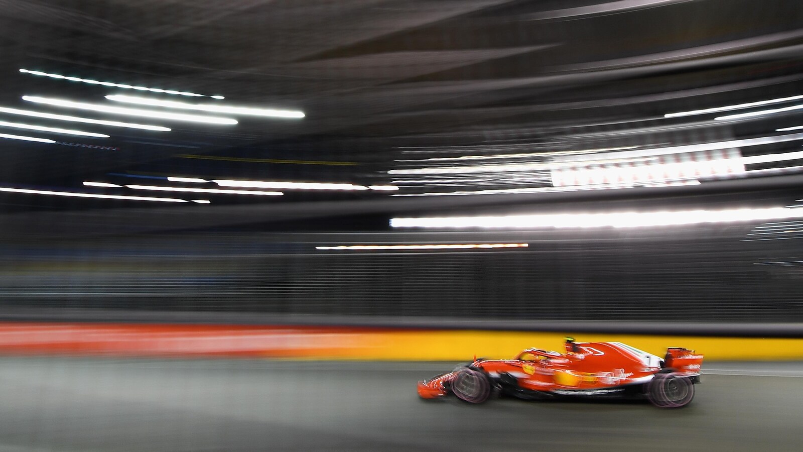 Kimi Raikkonen dans les rues de Singapour