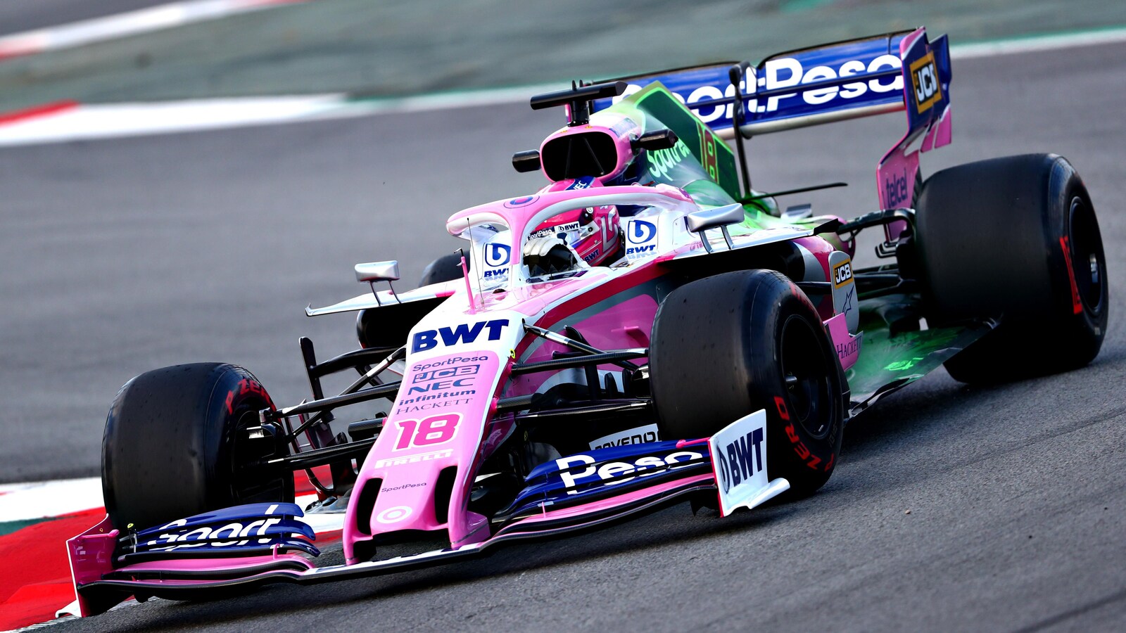 Lance Stroll lors des essais d'hiver au circuit de Barcelone dans la RP19 de l'équipe Racing Point