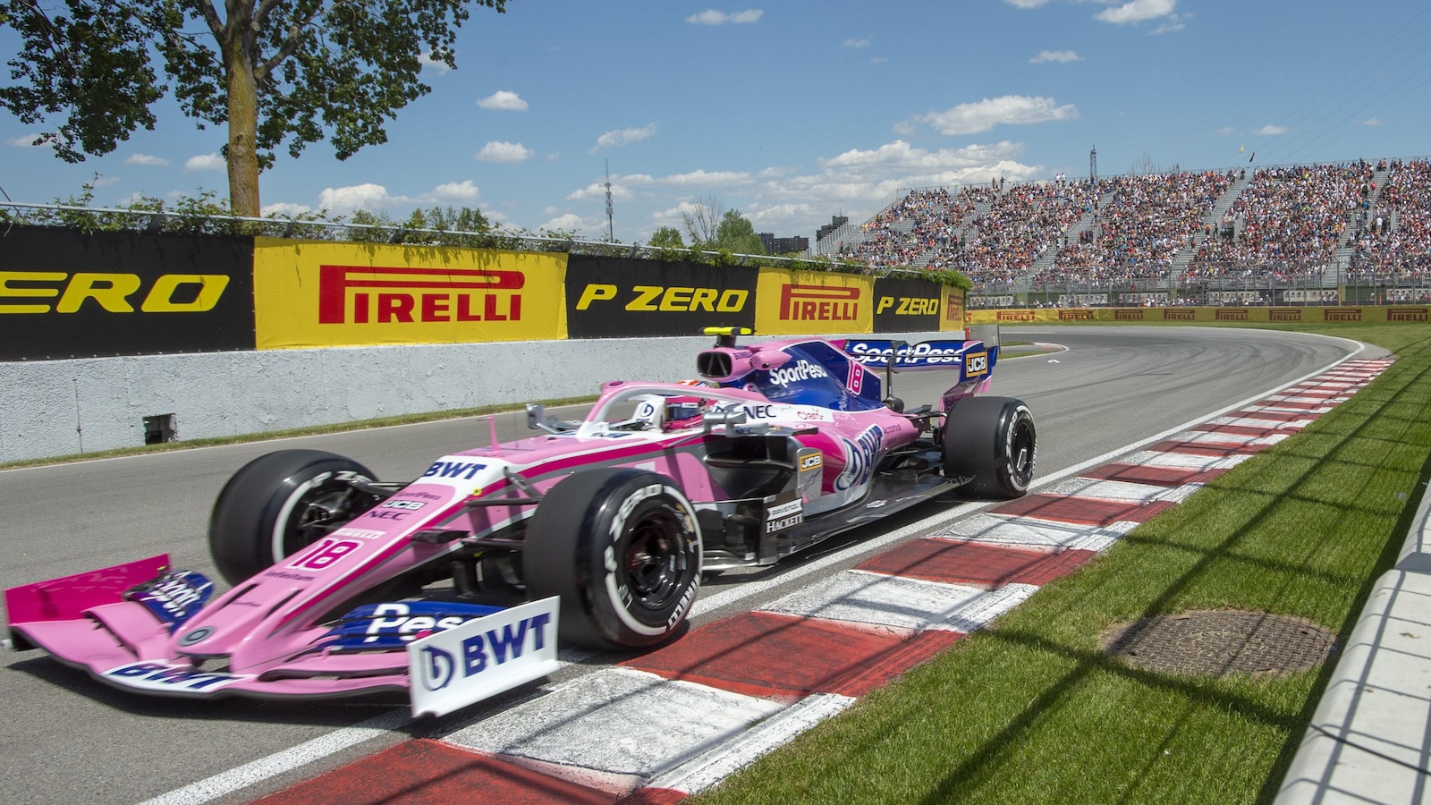 Lance Stroll en action sur le circuit Gilles-Villeneuve pendant les essais du Grand Prix du Canada.